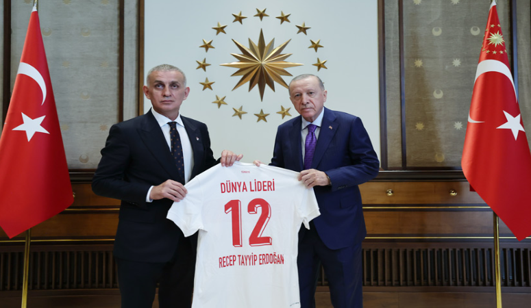 Cumhurbaşkanı Recep Tayyip Erdoğan, Türkiye Futbol Federasyonu (TFF) Başkanı İbrahim