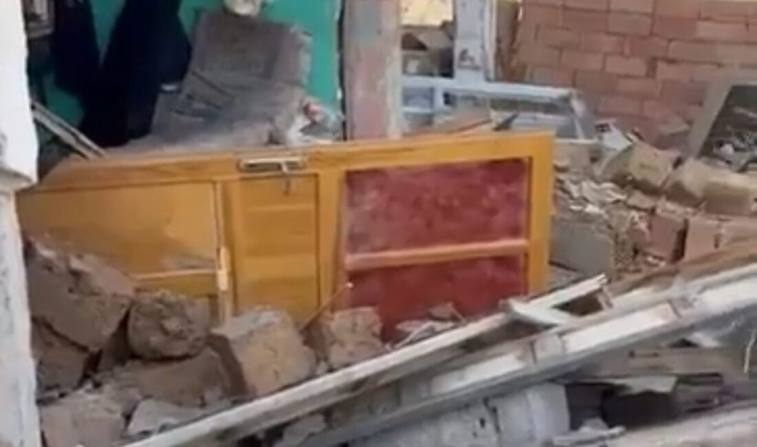 Malatya’da 5.9 büyüklüğünde deprem Malatya’da merkez üssü Kale ilçesi olan 5.9 büyüklüğünde deprem meydana
