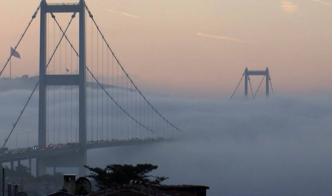 İstanbul’da yoğun sis İstanbul’da sabah saatlerinde etkili olan sis ulaşımı etkiledi. Bazı vapur