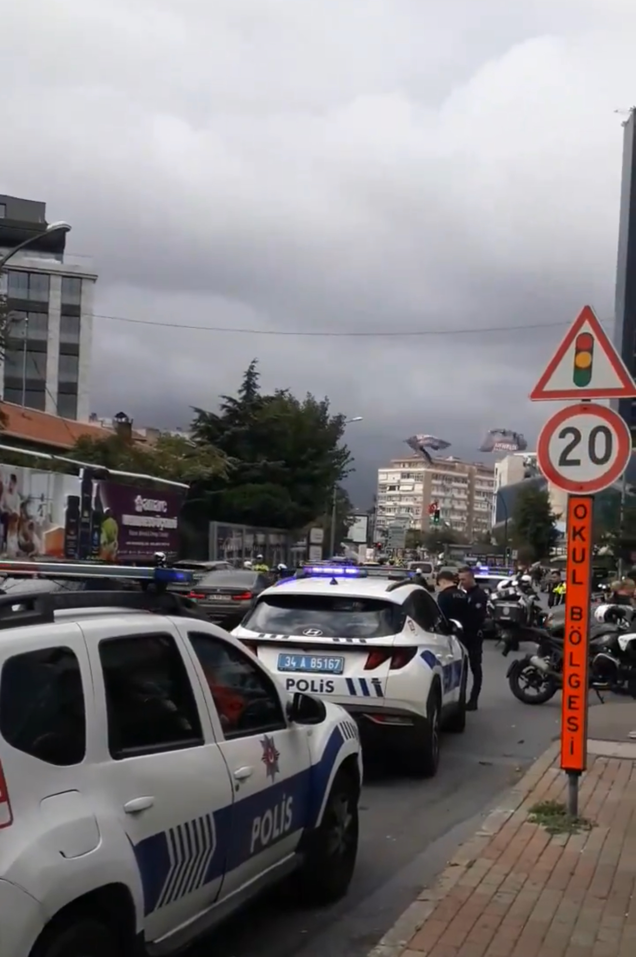 İstanbul Beşiktaş’taki Levent Mesleki ve Teknik Anadolu Lisesi’nde silah sesleri