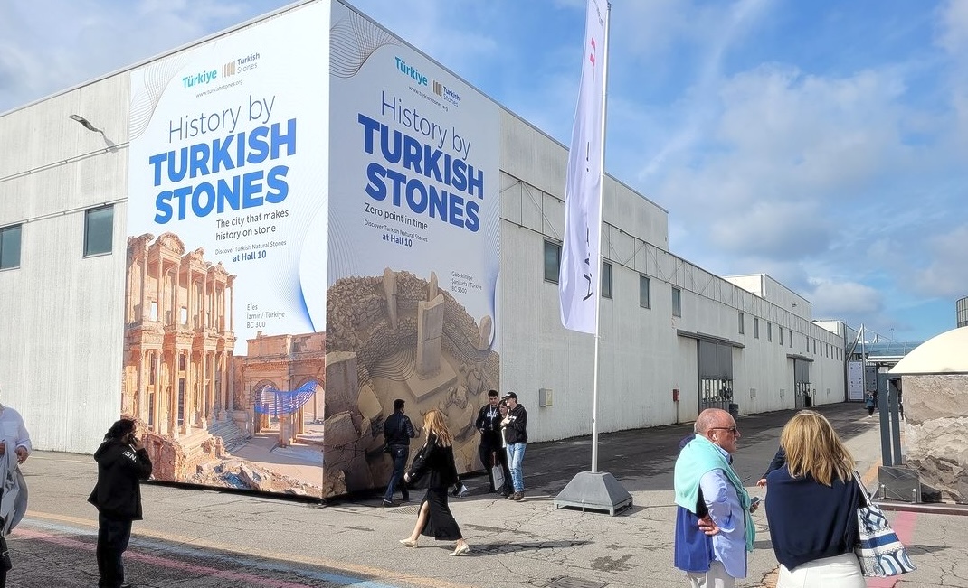 Türk doğal taş firmaları İtalya’da uluslararası alıcılarla buluştu Türkiye’den 153 firma, İtalya’nın Verona şehrinde düzenlenen Marmomac 58. Uluslararası