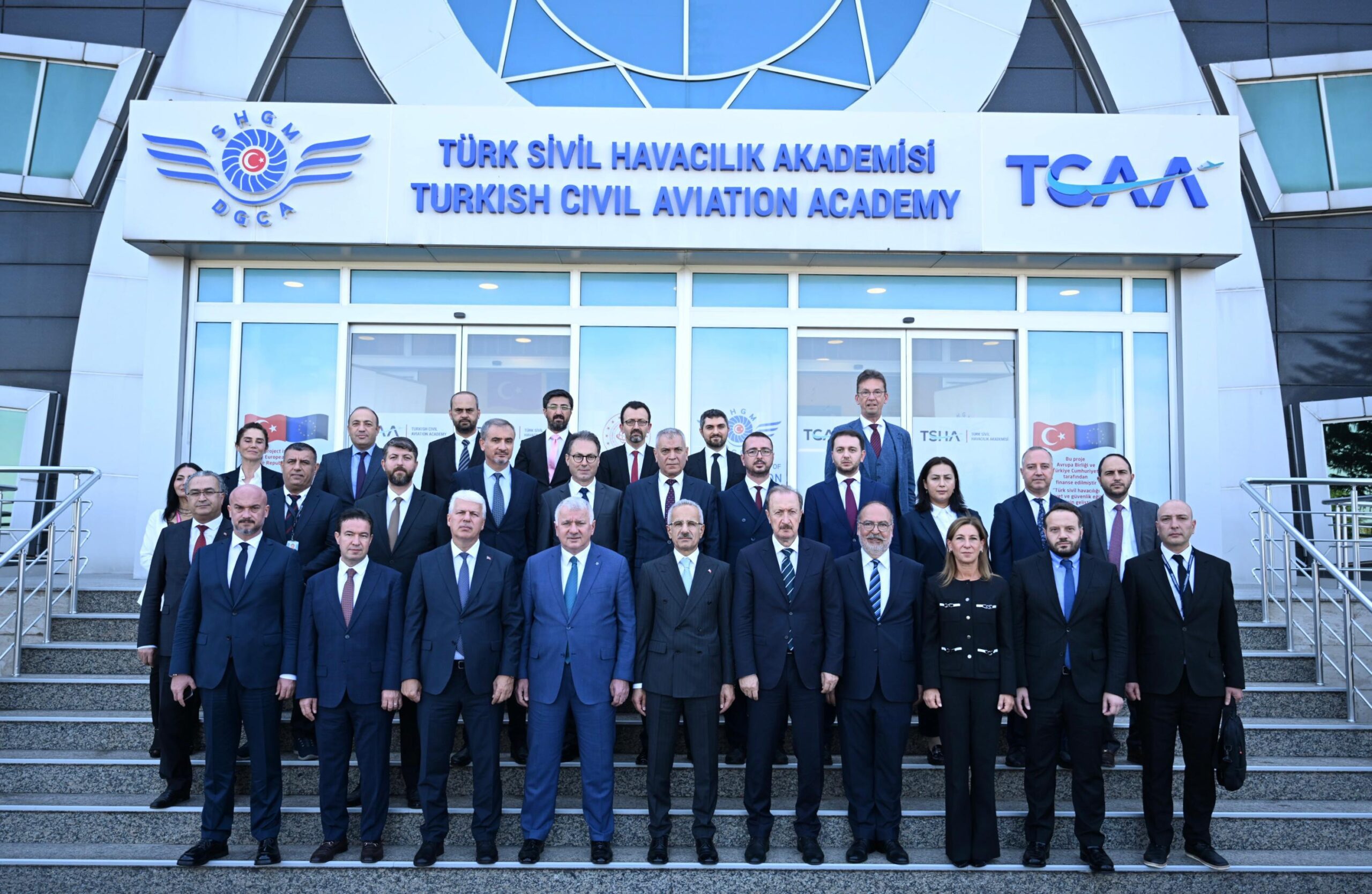 Ulaştırma ve Altyapı Bakanı Abdulkadir Uraloğlu, havayolu firmalarıyla gerçekleştirilen toplantının