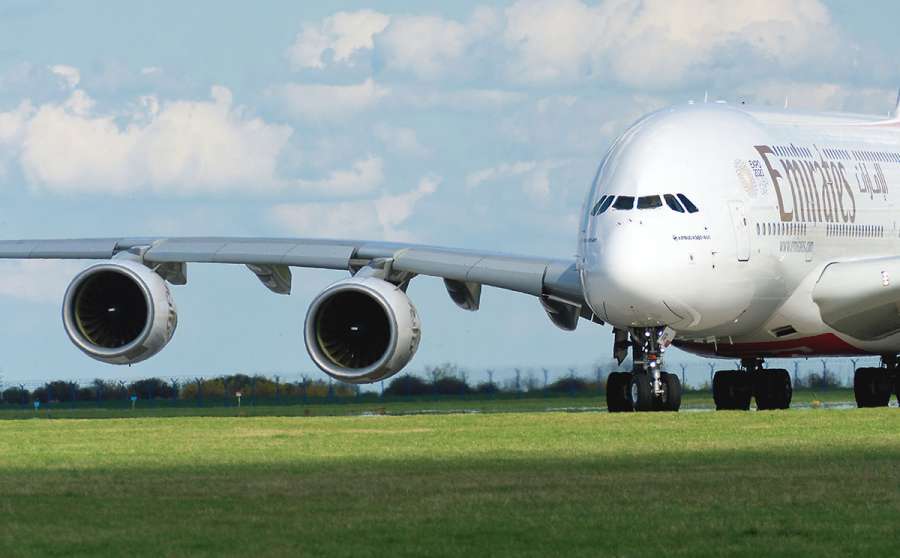 Dünyanın en büyük uçağı Airbus A380’in inişleri sert olmak zorunda mı? İşte cevabı Havacılık dünyasının devi Airbus A380, boyutları ve ağırlığı ile dikkat
