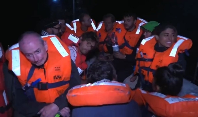 Gazze’ye insani yardım taşımak için yola çıkan ve 12 insan