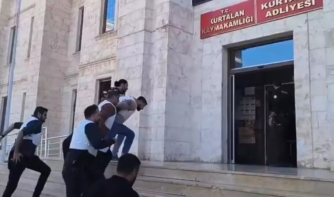 Siirt’te aile katliamı! Hamile eşini ve amcasını öldürdü, ilk ifadesi ortaya çıktı Siirt’in Kurtalan ilçesi Fırat Mahallesi’nde dün gece saat 03.00 sıralarında