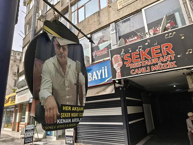 Adana’da bir eğlence mekanında yaşanan hesap tartışması kanlı bitti. Mekanın