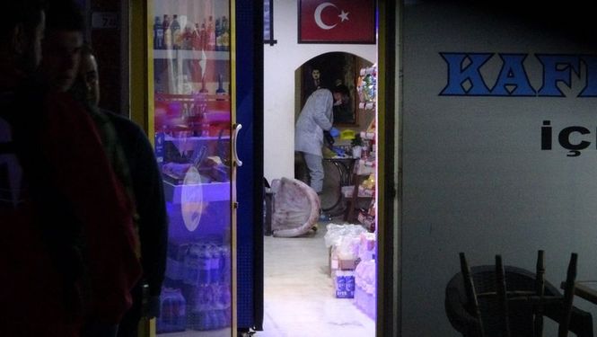Antalya’da yaşanan silahlı olayda, bir markette çıkan tartışma iki kişinin