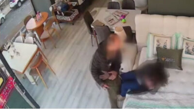 Samsun’un Atakum ilçesinde bir mobilya mağazasında yaşanan olay, güvenlik kameralarına