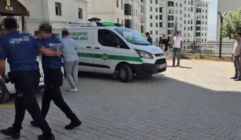 Evinde karşılaştığı kişiyi vurmuştu… Başkomiser Metin K.’nin cezası açıklandı Elazığ’da evinde eşiyle birlikte yakaladığı jandarma personeli Orhan Öksüm’ü silahla