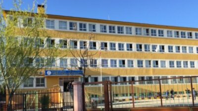 Şanlıurfa’nın Siverek ilçesinde bir ortaokulda yaşanan olayda, bir veli öğretmene