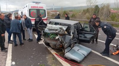 Çankırı’nın Çerkeş ilçesinde panelvanın yol kenarında park halindeki otomobile arkadan