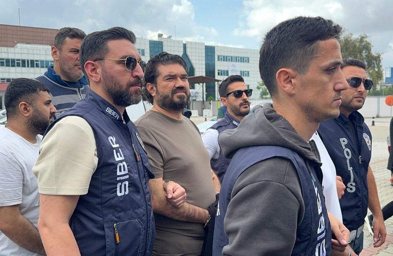 Rasim Ozan Kütahyalı’nın tutuklandığı soruşturmada yeni detaylar! Her şey şifresi kırılan telefonla başladı Adana merkezli 21 ilde düzenlenen yasa dışı bahis ve kara