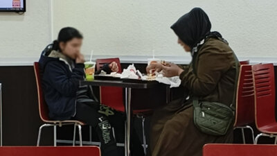İstanbul Sarıyer’de bir restoranda anne ve kız çocuğuna yönelik uygulama