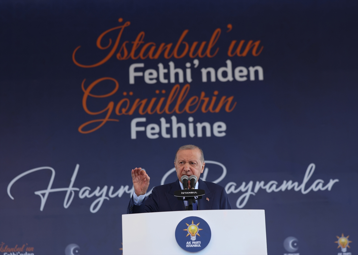 Cumhurbaşkanı Recep Tayyip Erdoğan, İstanbul'un fethinin 573. yıl dönümü dolayısıyla