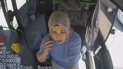 Bursa’nın İnegöl ilçesinde belediye otobüsü şoförü Yasemin Alıç, seyir halindeyken