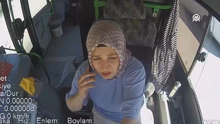 Bursa’da belediye otobüsü şoföründen örnek hareket! Fenalaşan yolcuyu hastaneye yetiştirdi Bursa’nın İnegöl ilçesinde belediye otobüsü şoförü Yasemin Alıç, seyir halindeyken
