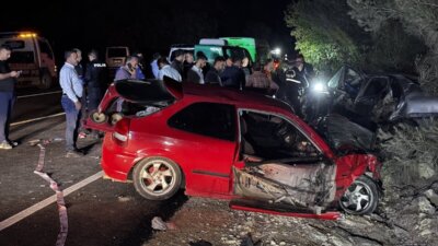 Adana’nın Sarıçam ilçesinde iki otomobilin çarpıştığı trafik kazasında bir çift