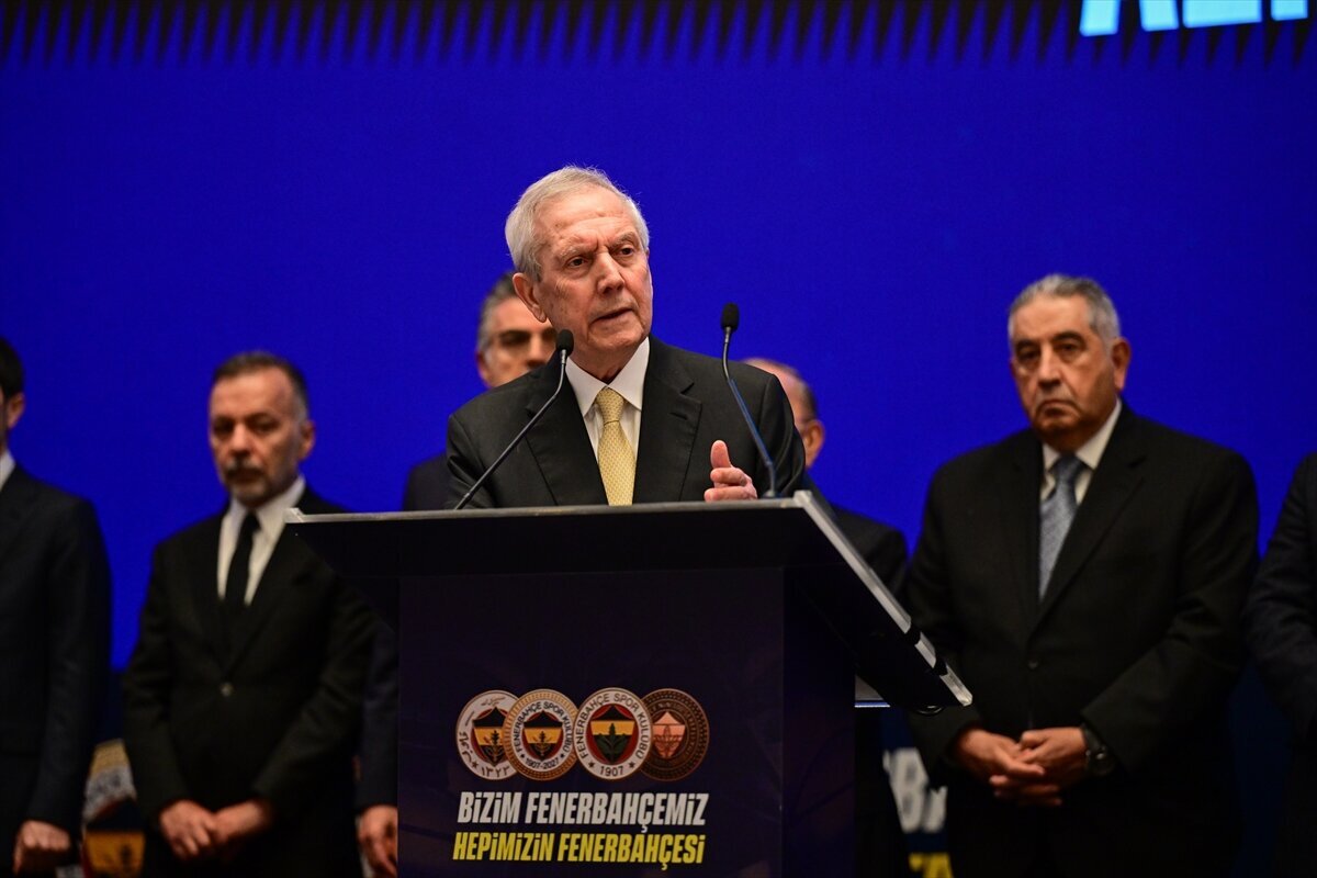 Fenerbahçe SK Başkan Adayı Aziz Yıldırım, eski başkan Ali Koç