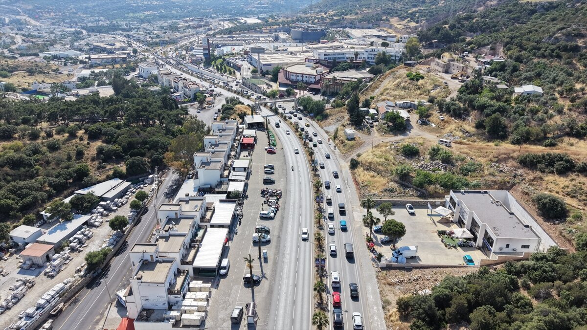 Kurban Bayramı tatili için Bodrum’a akın eden tatilciler ilçede yoğunluğa