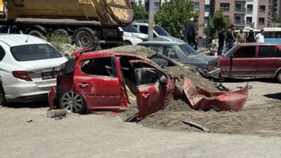 Kahramanmaraş’ın Dulkadiroğlu ilçesinde freni arızalanan kum yüklü kamyonun 7 araca