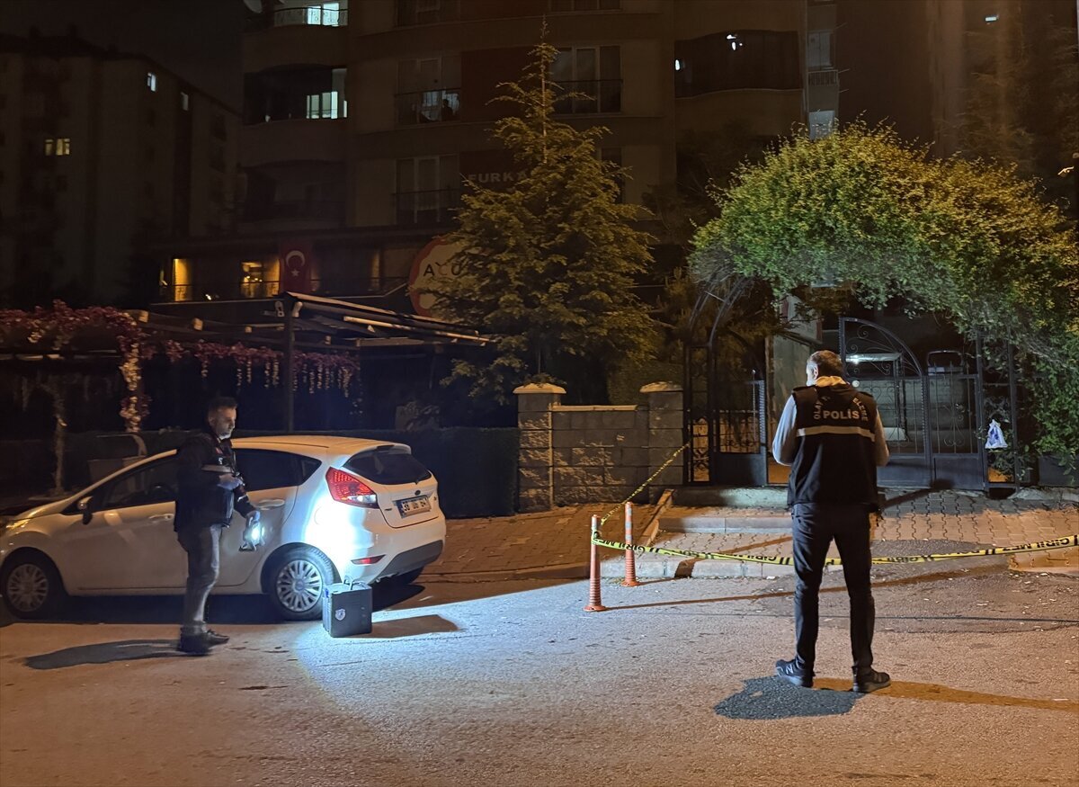 Kayseri’nin Talas ilçesinde bir kadının darbedildiğini gören iki kardeş, saldırganı