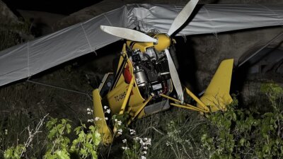 Nevşehir’de turistlere yönelik tur uçuşu yapan microlight hava aracı, motor