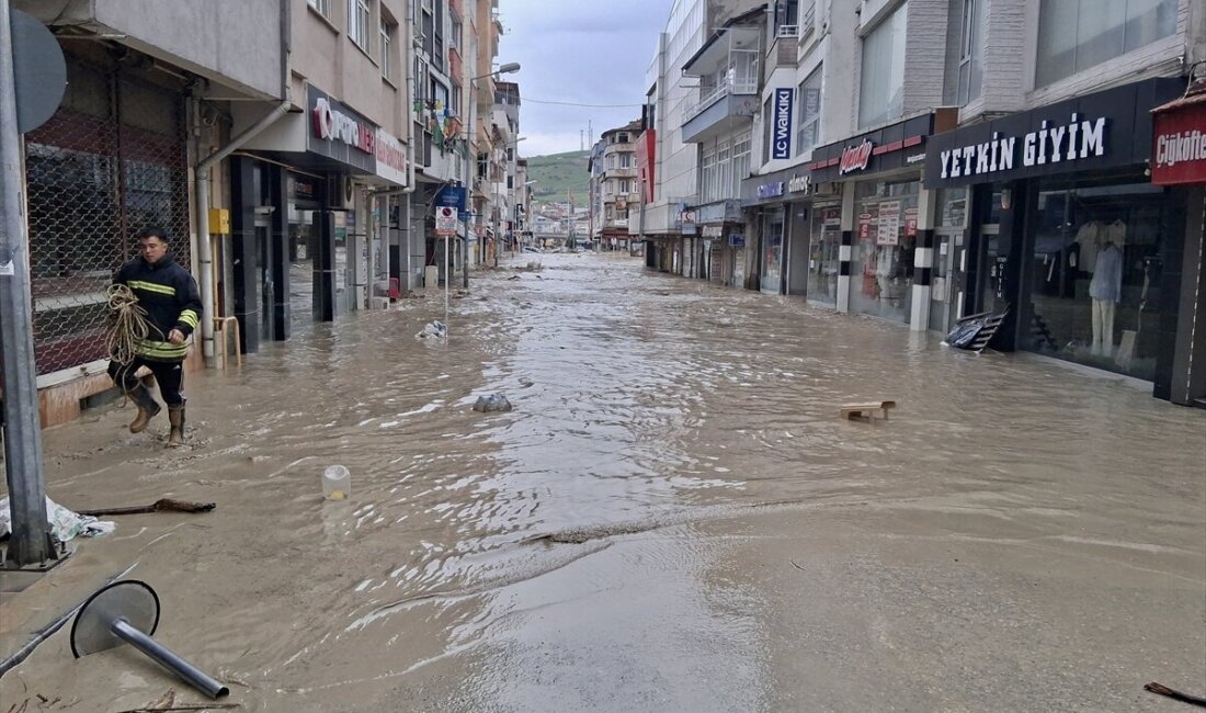 Samsun’un Havza ilçesinde etkili olan sağanak yağış nedeniyle derelerde su