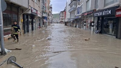 Samsun’un Havza ilçesinde etkili olan sağanak yağış nedeniyle derelerde su