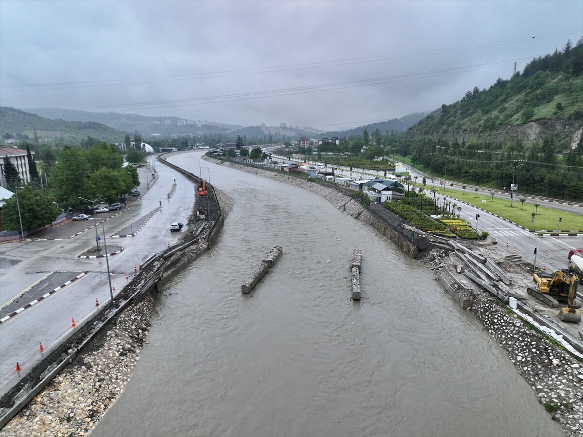 Tokat’ta Almus Barajı’nın doluluk oranının yüzde 100’e ulaşmasıyla Yeşilırmak Nehri’nde