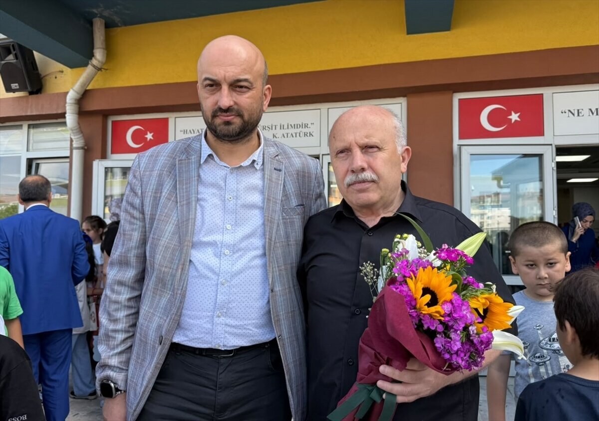 İstanbul Sultanbeyli’de 37 yıllık öğretmenlik görevini tamamlayarak emekliye ayrılan Cemal