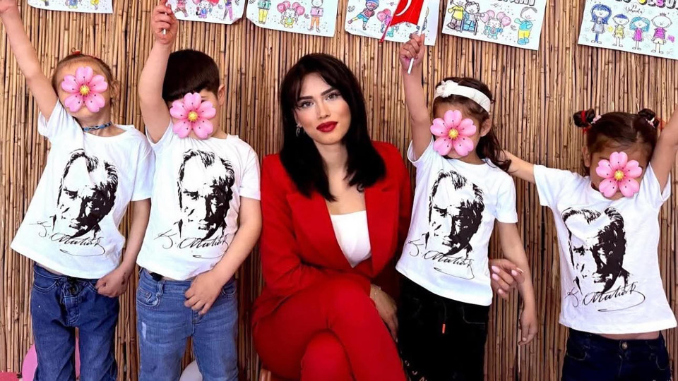 Irmak öğretmenden acı haber: Arkadaşları ulaşamayınca gerçek ortaya çıktı Ağrı’nın Hamur ilçesinde anasınıfı öğretmeni Irmak Ayşe Koparan, yaşadığı evde