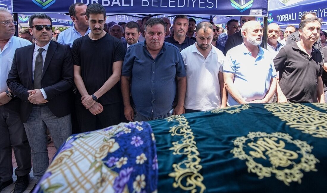 Ağrı’da hayatını kaybeden Irmak öğretmen son yolculuğuna uğurlandı Ağrı’da hayatını kaybeden öğretmen Irmak Ayşe Koparan’ın cenazesi, memleketi İzmir’in