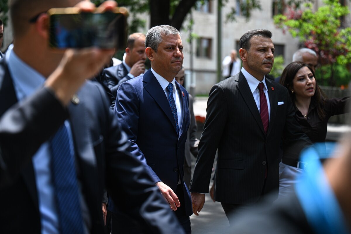CHP Grup Toplantısı öncesinde TBMM’nin Dikmen ve Çankaya kapıları önünde