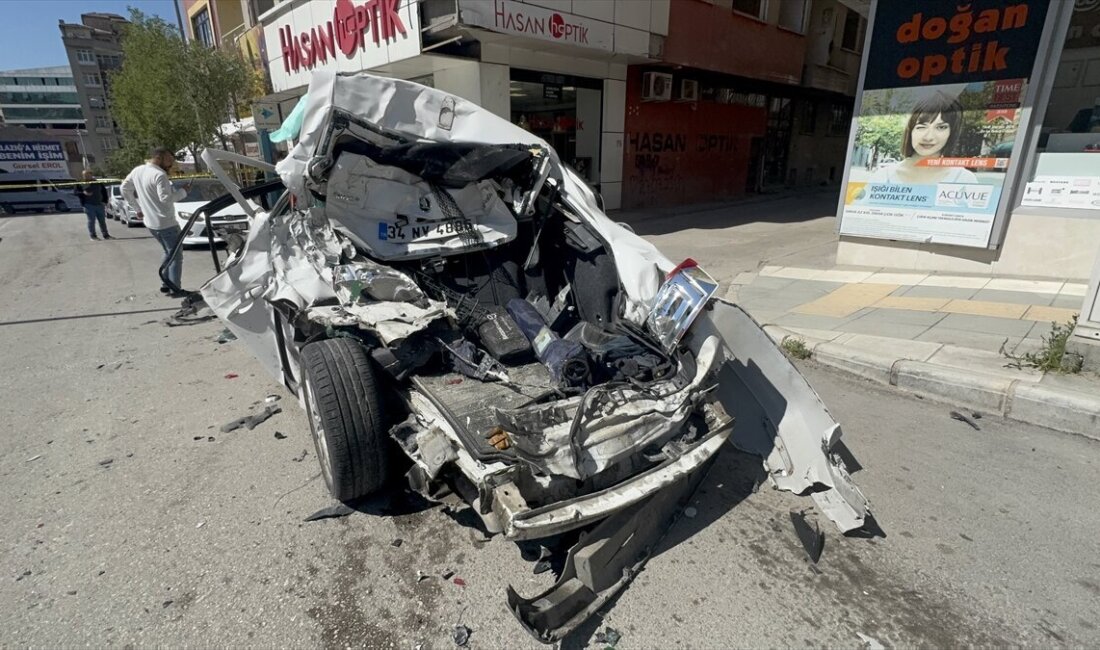 Elazığ’da freni arızalanan hafriyat kamyonu, cadde boyunca kontrolsüz şekilde ilerleyerek