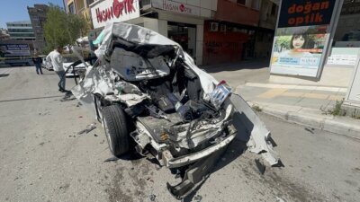 Elazığ’da freni arızalanan hafriyat kamyonu, cadde boyunca kontrolsüz şekilde ilerleyerek