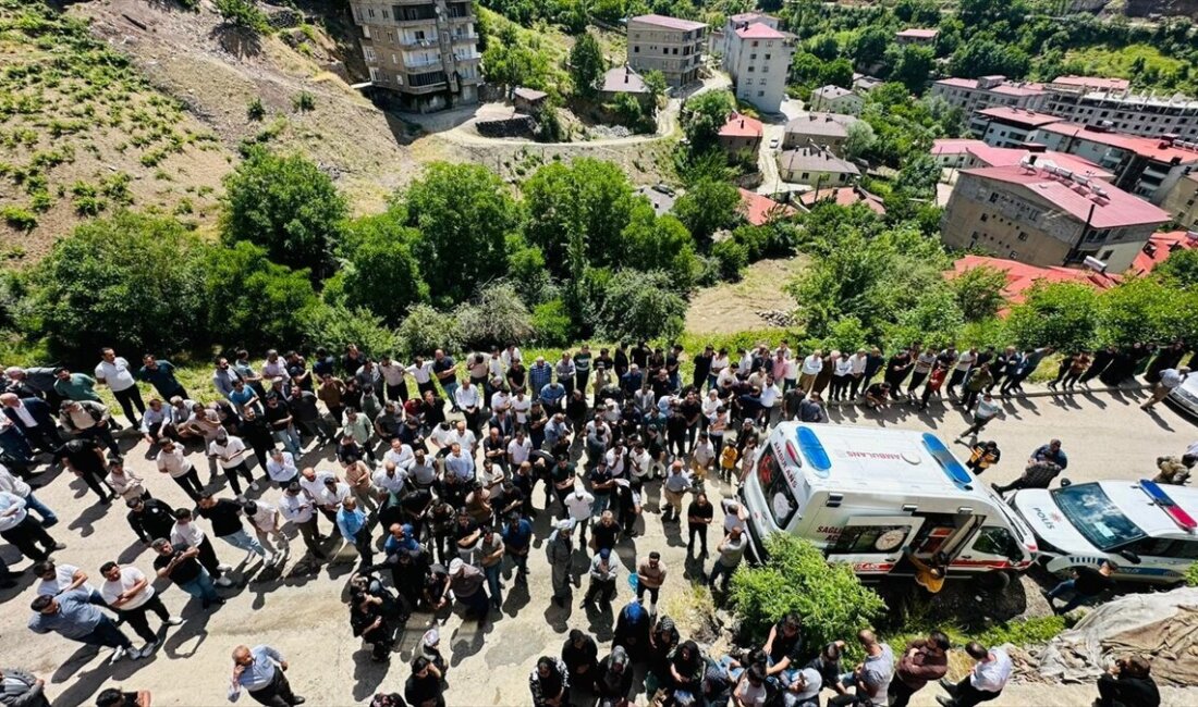 Hakkari’nin Şemdinli ilçesinde uzman çavuş M.G., kayınpederinin Beşevler Mahallesi’ndeki evinde