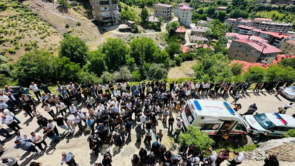Hakkari’nin Şemdinli ilçesinde uzman çavuş M.G., kayınpederinin Beşevler Mahallesi’ndeki evinde