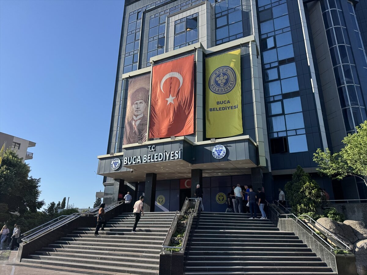İzmir'de Buca Belediyesi ve belediyeye bağlı iştiraklere yönelik yürütülen yolsuzluk