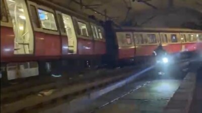 İstanbul’da M4 Kadıköy-Sabiha Gökçen Havalimanı Metro Hattı’nda sefer yapan metro,