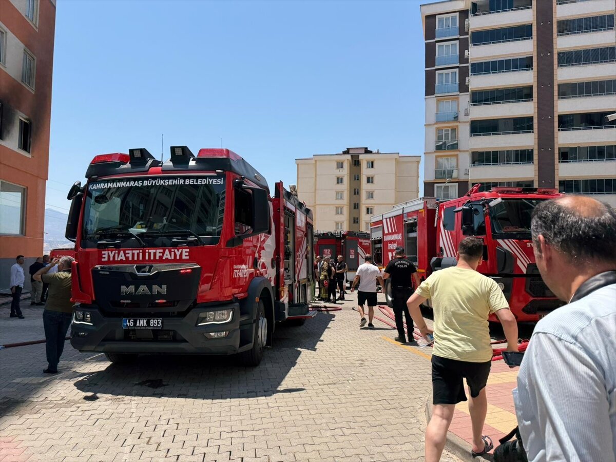 Kahramanmaraş’ın Onikişubat ilçesinde bir binada çıkan yangında engelli olduğu öğrenilen