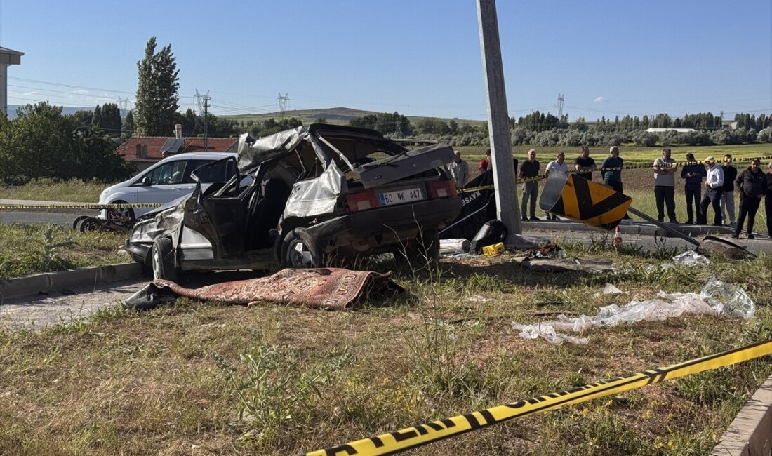 Kayseri’nin Bünyan ilçesinde iki otomobilin çarpışması sonucu meydana gelen kazada