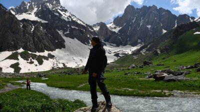Türkiye turuna çıkan 12 kişilik motosiklet grubu, Hakkari’nin yüksek rakımlı