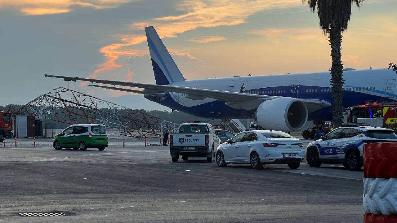 Türk Hava Yollarının İstanbul-Antalya seferini yapan Boeing 777 tipi yolcu