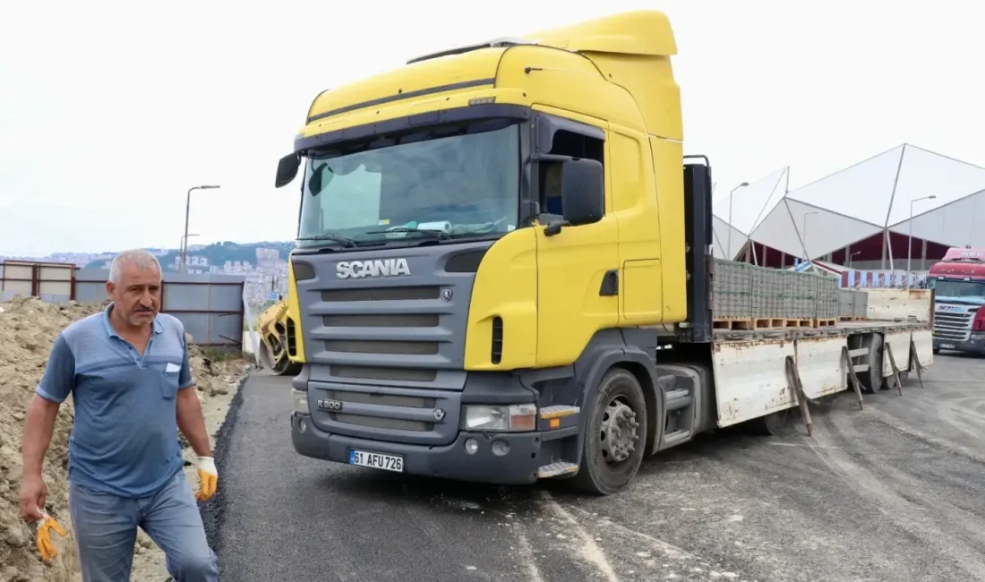 Trabzon’un Akçaabat ilçesinde tırın motor kısmına giren yavru kedi, sürücü