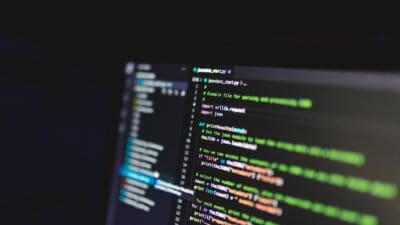 İnternet sitelerinin büyük bölümünde kullanılan PHP programlama dilinde, yapay zekâ